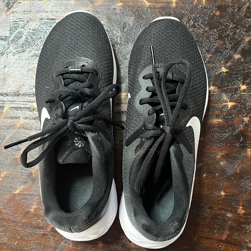 Nike Revolution women’s size 6